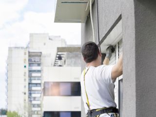 Skilled Technicians Repairing Window Coverings in Berkeley